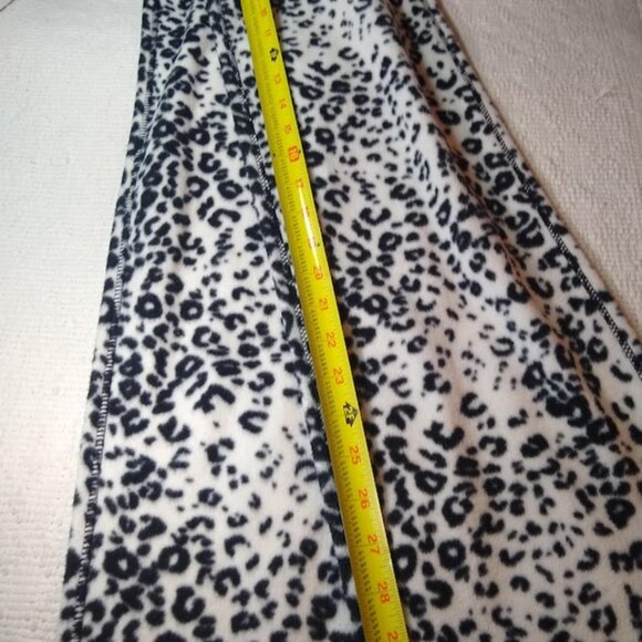 Black & white animal print warm fuzzy fleece scarf w-fringe - Picture 5 of 5